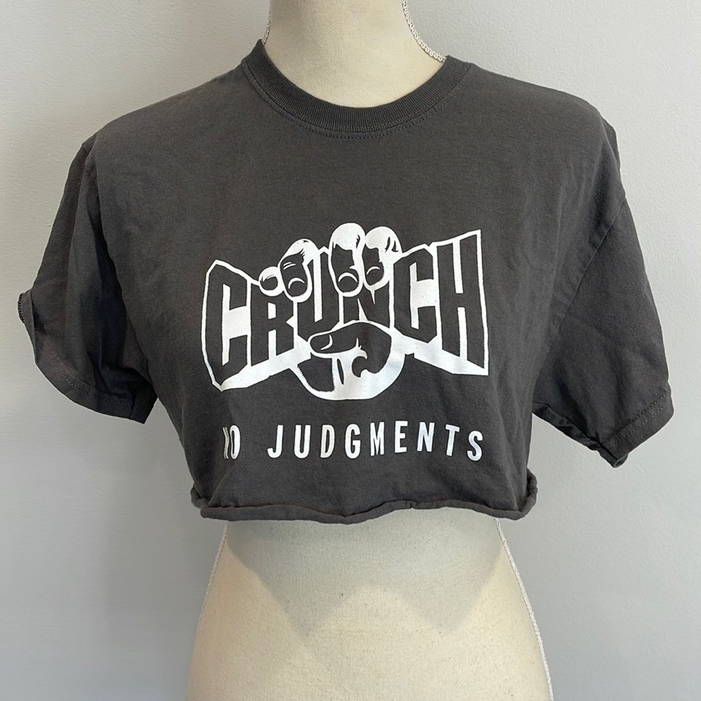CRUNCH cropped tee